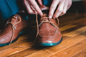 Jak dobrać idealne buty do garnituru? 5 zasad, które musisz znać!